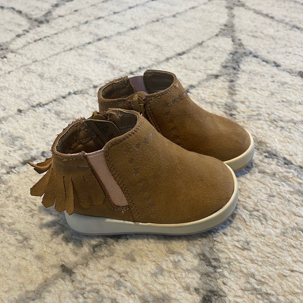 Infant size 4 tan booties-wonder nation